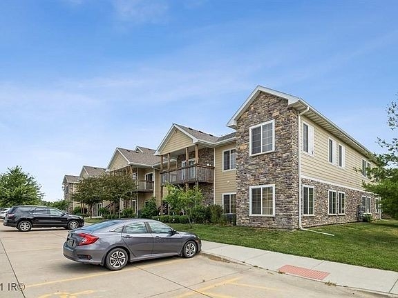excellent 2000 meadow ct #300, des moines, ia 50320 | mls #632496 | zillow fireplace superstore des moines pics