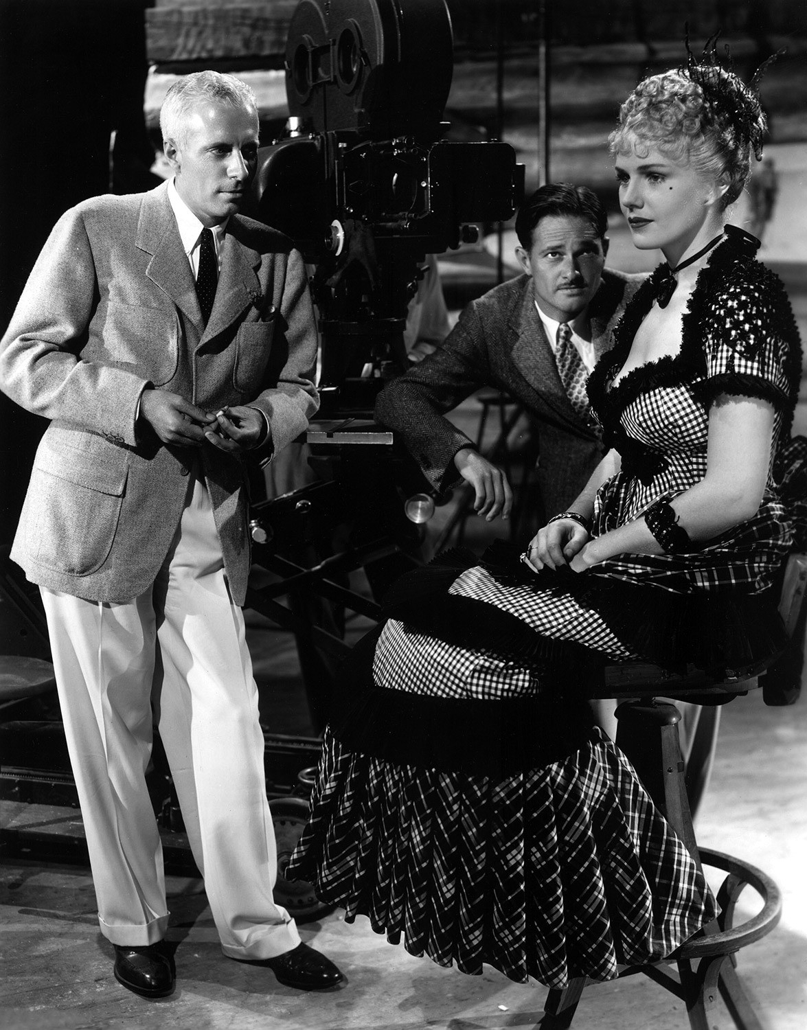 lowes los angeles morgue files: "citizen kane" cinematographer gregg toland citizen kane fireplace scene image