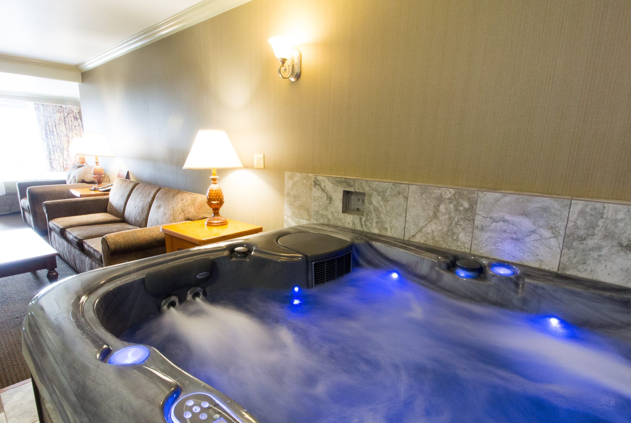 remarkable king hot tub suite at the beachcomber motel fort bragg mendocino ca hotels with fireplace and in room jacuzzi photo