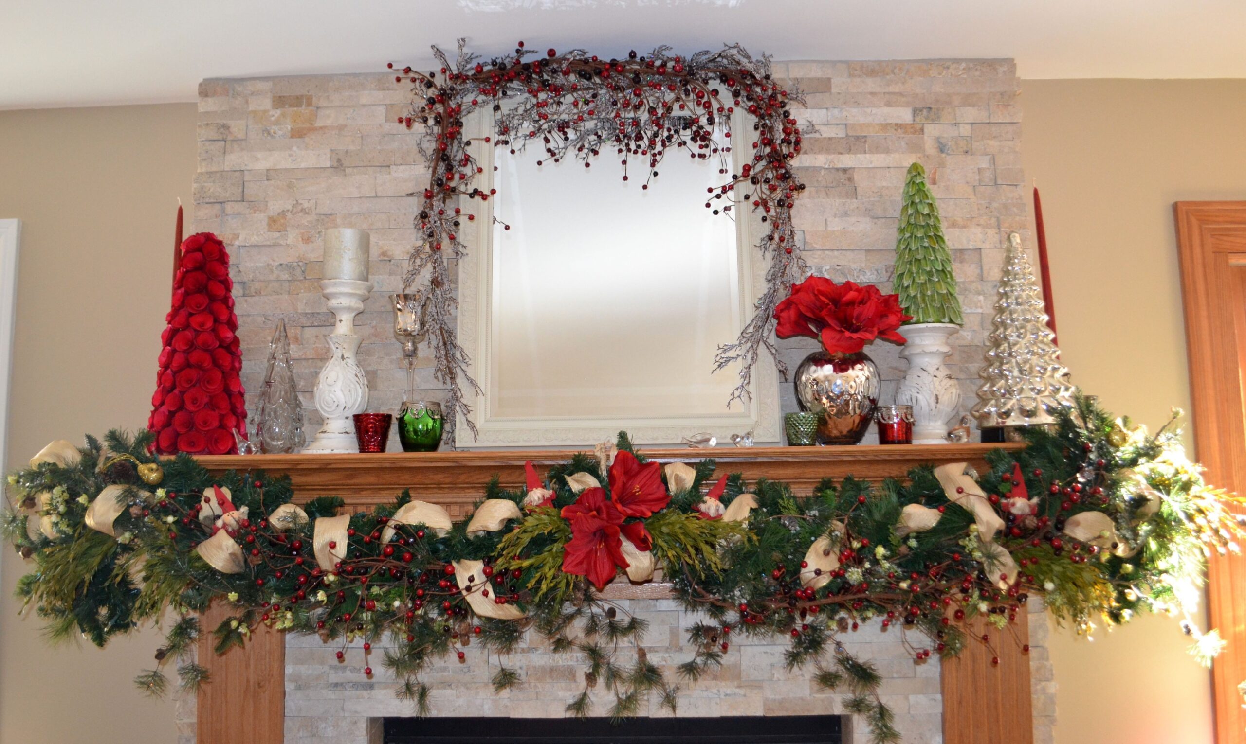 amazing fireplace garland up close, with all the different layers it is quite fireplace garlands with lights photo