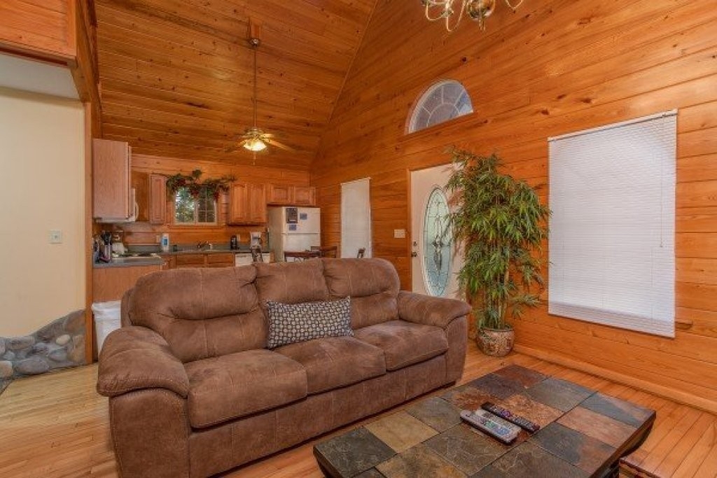 get lowes eastern retreat in gatlinburg w/ 1 br (sleeps4) gatlinburg cabins with wood burning fireplaces picture